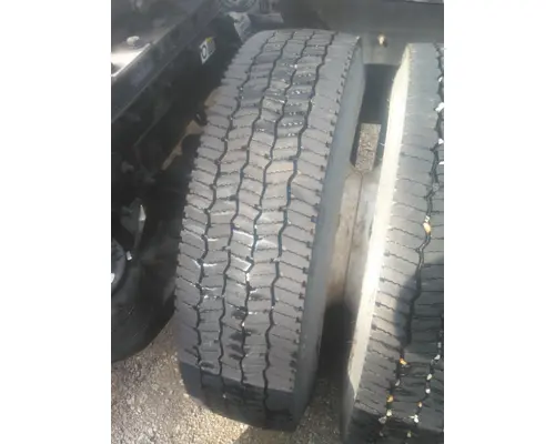 MICHELIN 295/75R22.5 TIRE