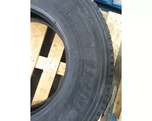 MICHELIN 295/75R22.5 TIRE