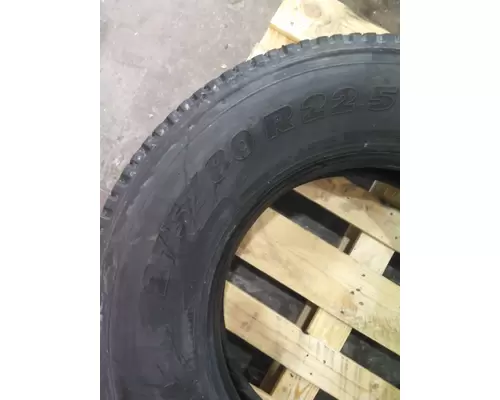 MICHELIN 295/75R22.5 TIRE