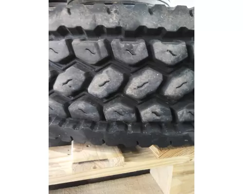 MICHELIN 295/75R22.5 TIRE