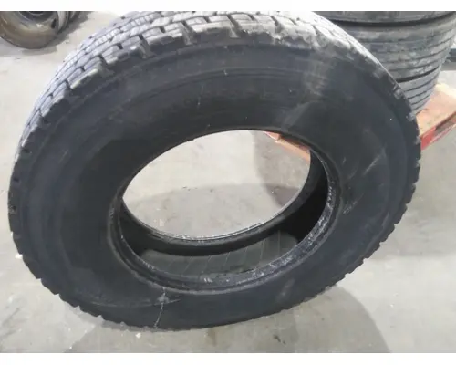 MICHELIN 295/75R22.5 TIRE
