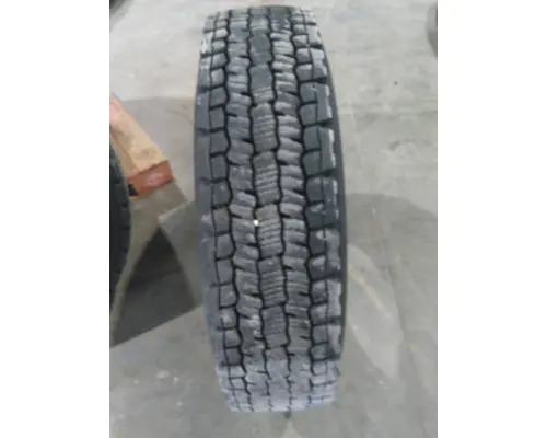MICHELIN 295/75R22.5 TIRE