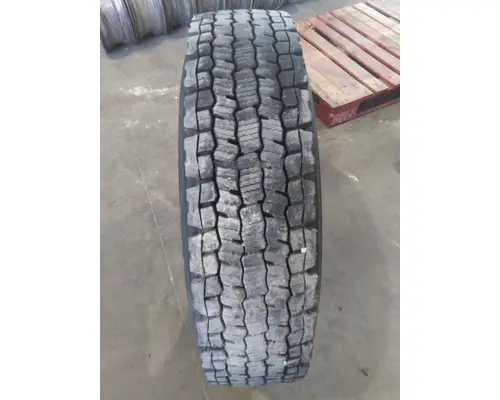 MICHELIN 295/75R22.5 TIRE