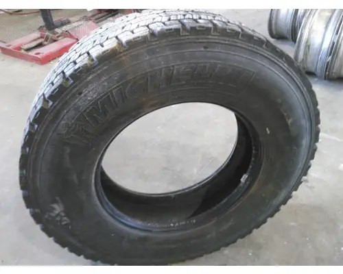MICHELIN 295/75R22.5 TIRE