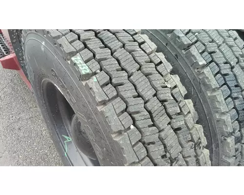 MICHELIN 295/75R22.5 TIRE