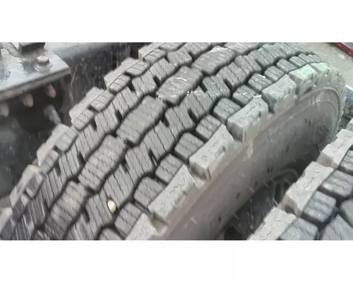 MICHELIN 295/75R22.5 TIRE