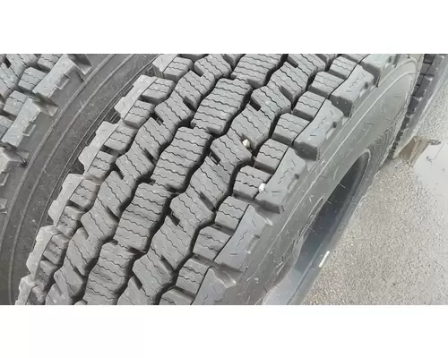 MICHELIN 295/75R22.5 TIRE