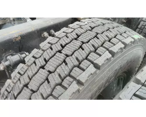 MICHELIN 295/75R22.5 TIRE