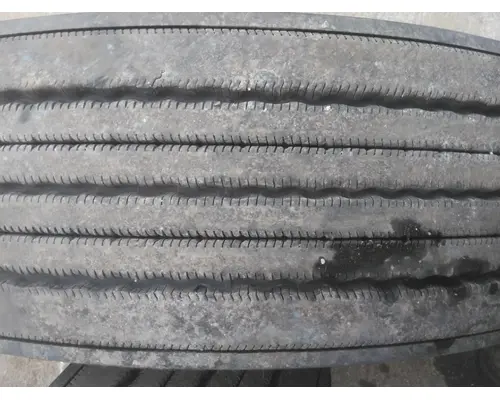 MICHELIN 295/75R22.5 TIRE