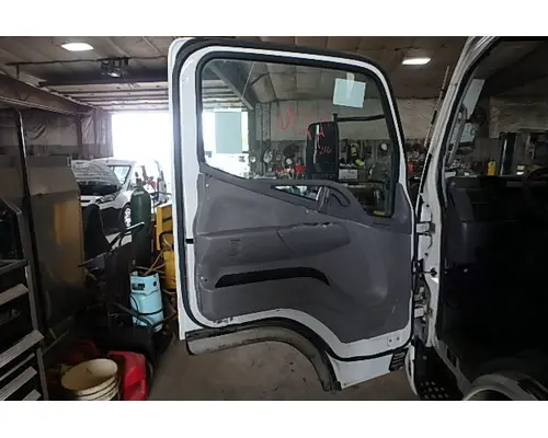 MITSUBISHI FUSO FE140 Door Assembly, Front
