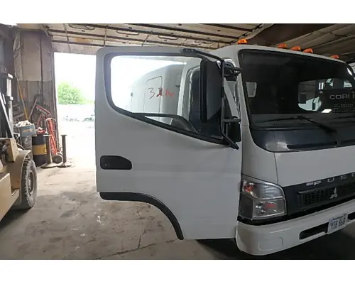 MITSUBISHI FUSO FE140 Door Assembly, Front