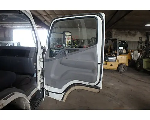 MITSUBISHI FUSO FE140 Door Assembly, Front