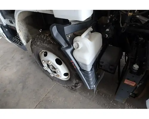 MITSUBISHI FUSO FE140 Fender