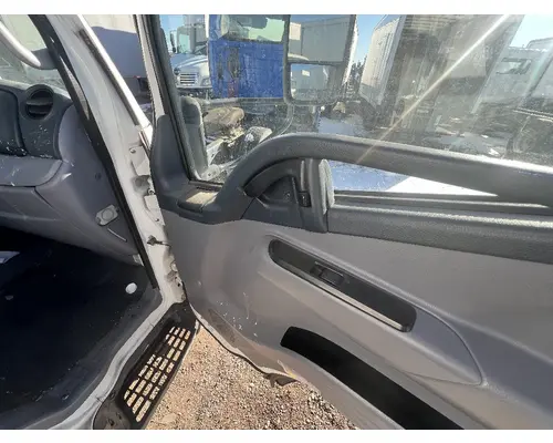 MITSUBISHI FUSO FE180 Door Assembly, Front