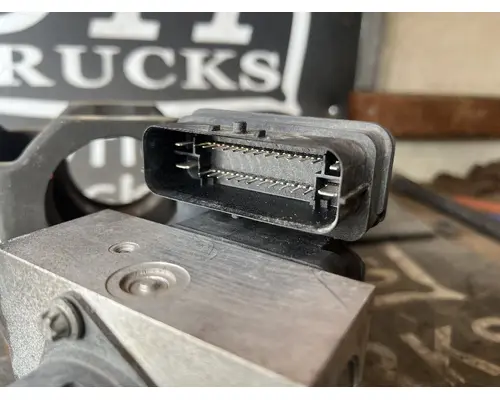 MITSUBISHI FUSO FE180 ECM (Brake & ABS)