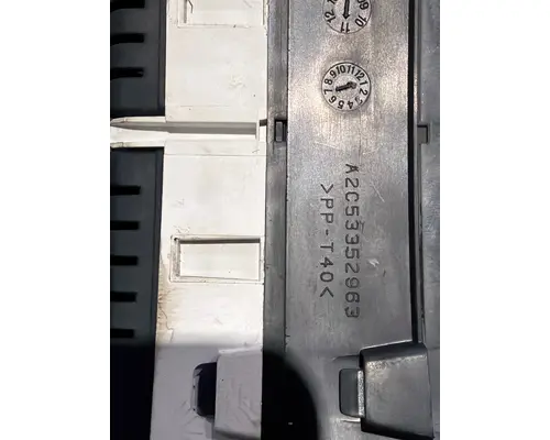 MITSUBISHI FUSO FE180 Instrument Cluster