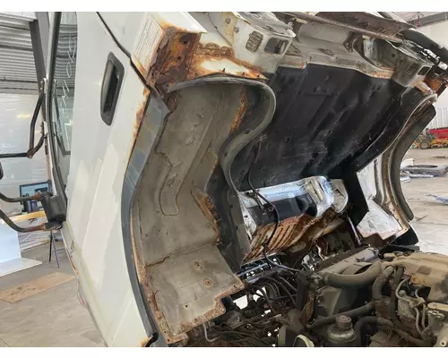 MITSUBISHI FUSO FE649 Cab Assembly