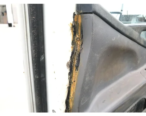 MITSUBISHI FUSO FE649 Door Assembly, Front