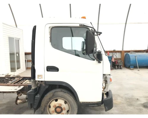 MITSUBISHI FUSO FE649 Door Assembly, Front