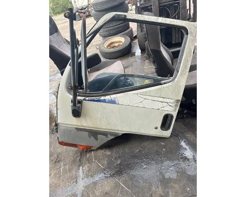 MITSUBISHI FUSO FE649 Door Assembly, Front