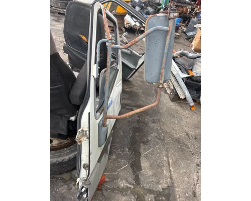 MITSUBISHI FUSO FE649 Door Assembly, Front