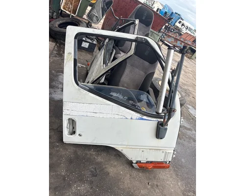 MITSUBISHI FUSO FE649 Door Assembly, Front