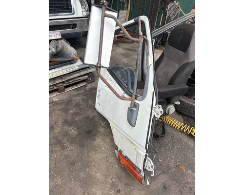 MITSUBISHI FUSO FE649 Door Assembly, Front