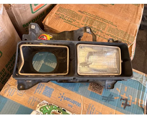 MITSUBISHI FUSO FE649 Headlamp Assembly