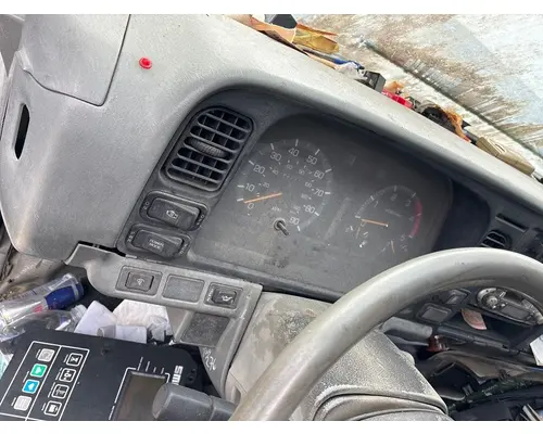 MITSUBISHI FUSO FE649 Instrument Cluster