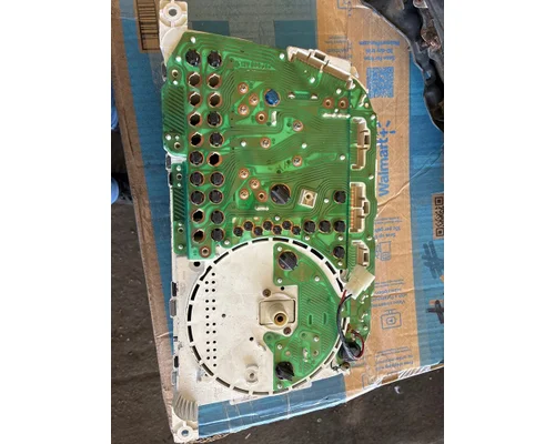MITSUBISHI FUSO FE649 Instrument Cluster