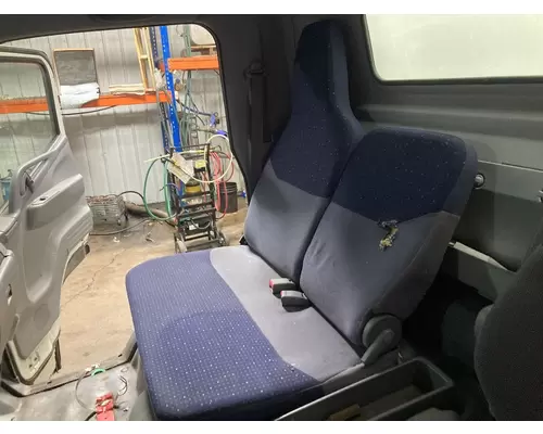 MITSUBISHI FUSO FE649 Seat (non-Suspension)