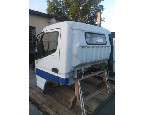 MITSUBISHI FUSO FE85 CAB