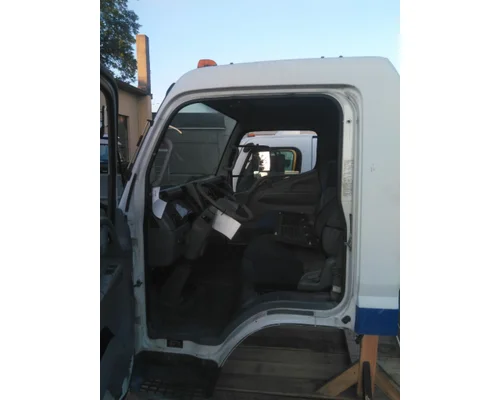 MITSUBISHI FUSO FE85 CAB