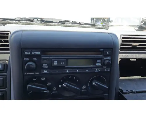 MITSUBISHI FUSO FE85 RADIO AMFMCD