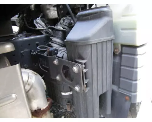 MITSUBISHI FUSO FEC72S AIR CLEANER