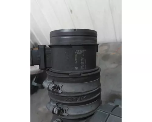 MITSUBISHI FUSO FEC72S AIR CLEANER