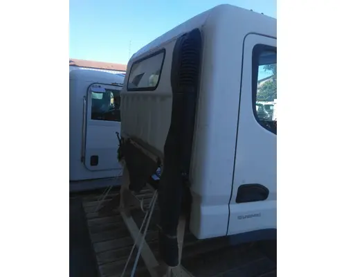 MITSUBISHI FUSO FEC72S CAB