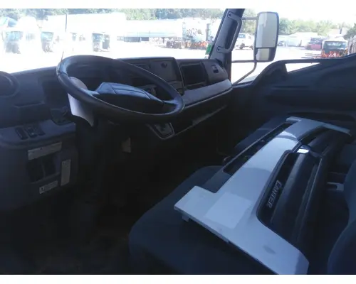 MITSUBISHI FUSO FEC72S CAB