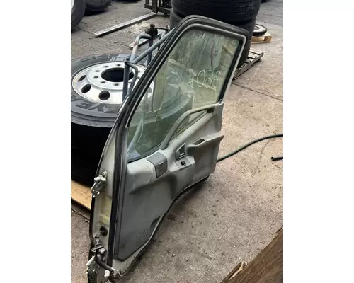 MITSUBISHI FUSO FG649 Door Assembly, Front