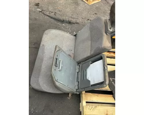 MITSUBISHI FUSO FG649 Seat, Front