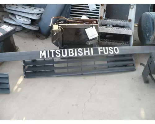 MITSUBISHI FUSO FK415 GRILLE