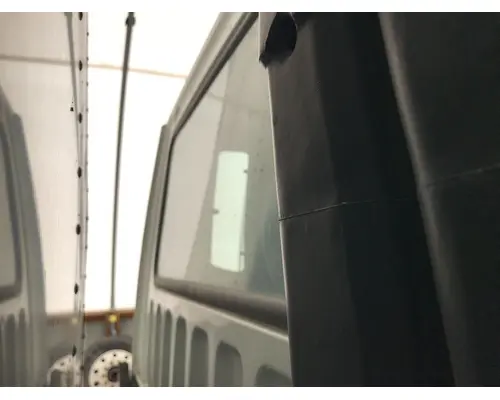 MITSUBISHI FUSO FK417 Back Glass