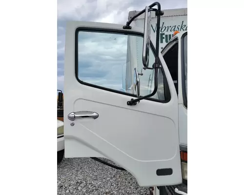 MITSUBISHI FUSO FM617 Door Assembly, Front