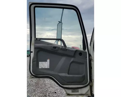 MITSUBISHI FUSO FM617 Door Assembly, Front