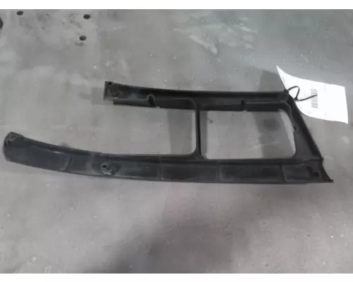 MITSUBISHI FUSO FM617 HEADLAMP BEZEL