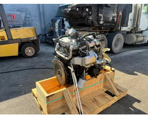 MITSUBISHI 4M50-6AT8 Engine Assembly