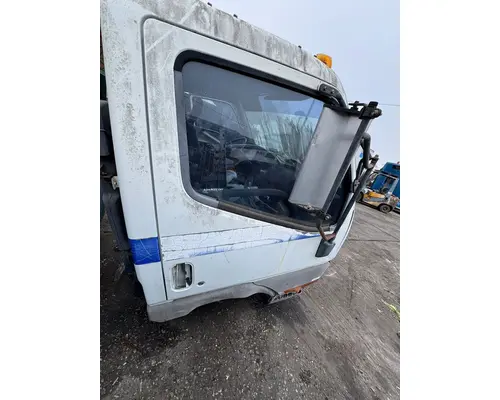 MITSUBISHI FUSO FE649 Cab