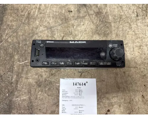 Radio MACK 23728237 West Side Truck Parts