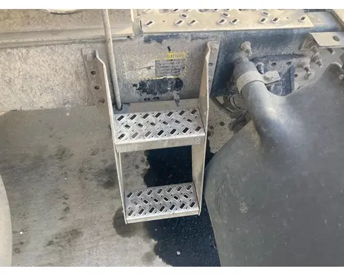 Mack AN (ANTHEM) Step (Fuel Tank, Fairing