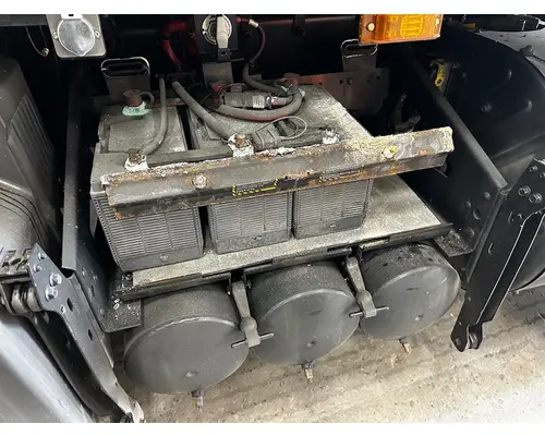 Air Tank MACK ANTHEM Dutchers Inc   Heavy Truck Div  Ny